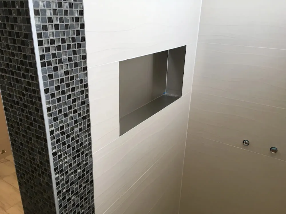 Niche inox intégrée douche Saint-Aubin-de-Médoc